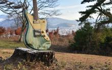 完成したギターを撮影 完成したギターを撮影